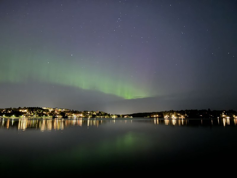 第一次看到极光，图偷别人的，因为自己拍的调得很烂（放评论区了）第一次看到极光，图偷别人的，因为自己拍的调得很烂（放评论区了）