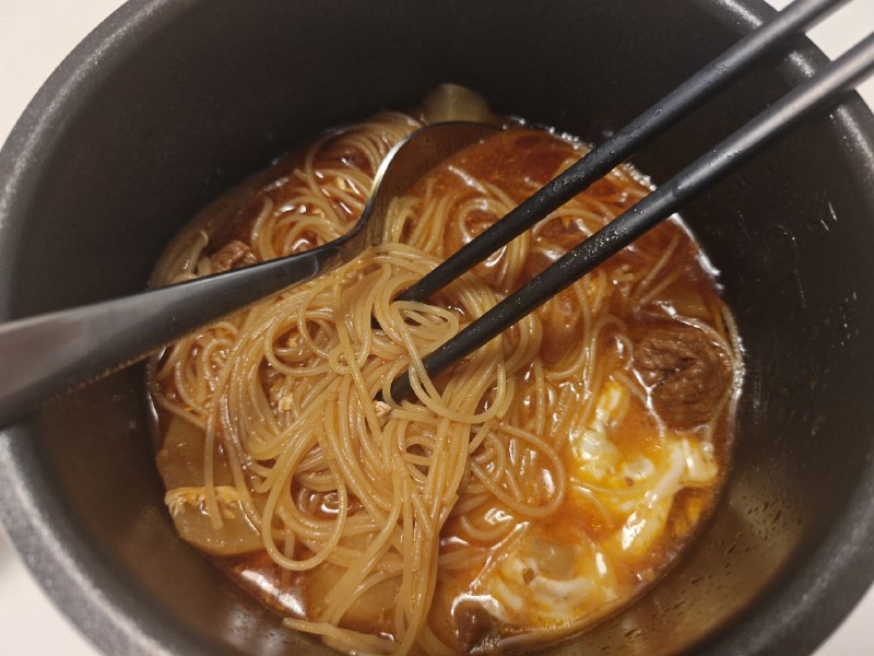 今天收汁了！但没有第二个锅煮饭了，所以今天吃番茄浓汤意面